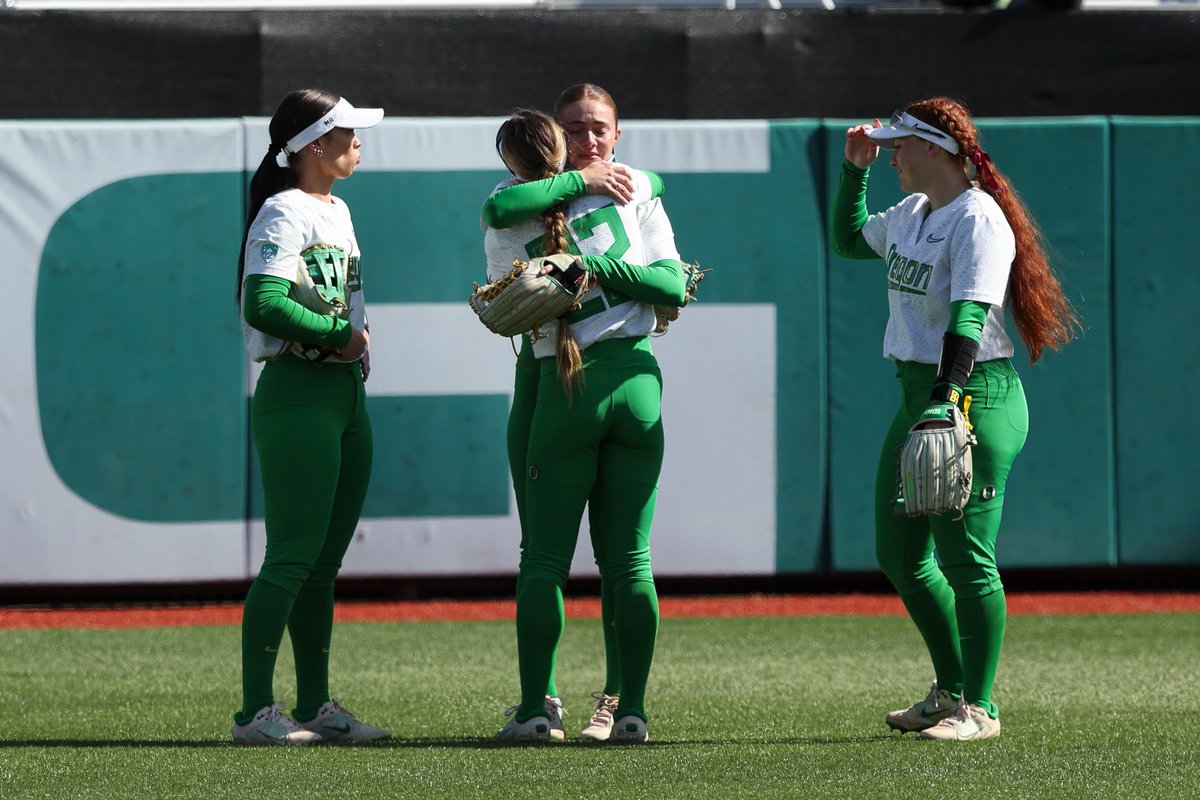 Oregon Softball (@oregonsb) on Twitter photo A must listen.
Hanna Delgado reflects on that life-changing moment 12 months ago in the Arizona desert.
<a href="/MightyOregonPod/">Mighty Oregon Podcast</a> with <a href="/GoDucksMoseley/">Rob Moseley</a>
goducks.com/news/2025/4/15…
#GoDucks A must listen.
Hanna Delgado reflects on that life-changing moment 12 months ago in the Arizona desert.
<a href="/MightyOregonPod/">Mighty Oregon Podcast</a> with <a href="/GoDucksMoseley/">Rob Moseley</a>
goducks.com/news/2025/4/15…
#GoDucks