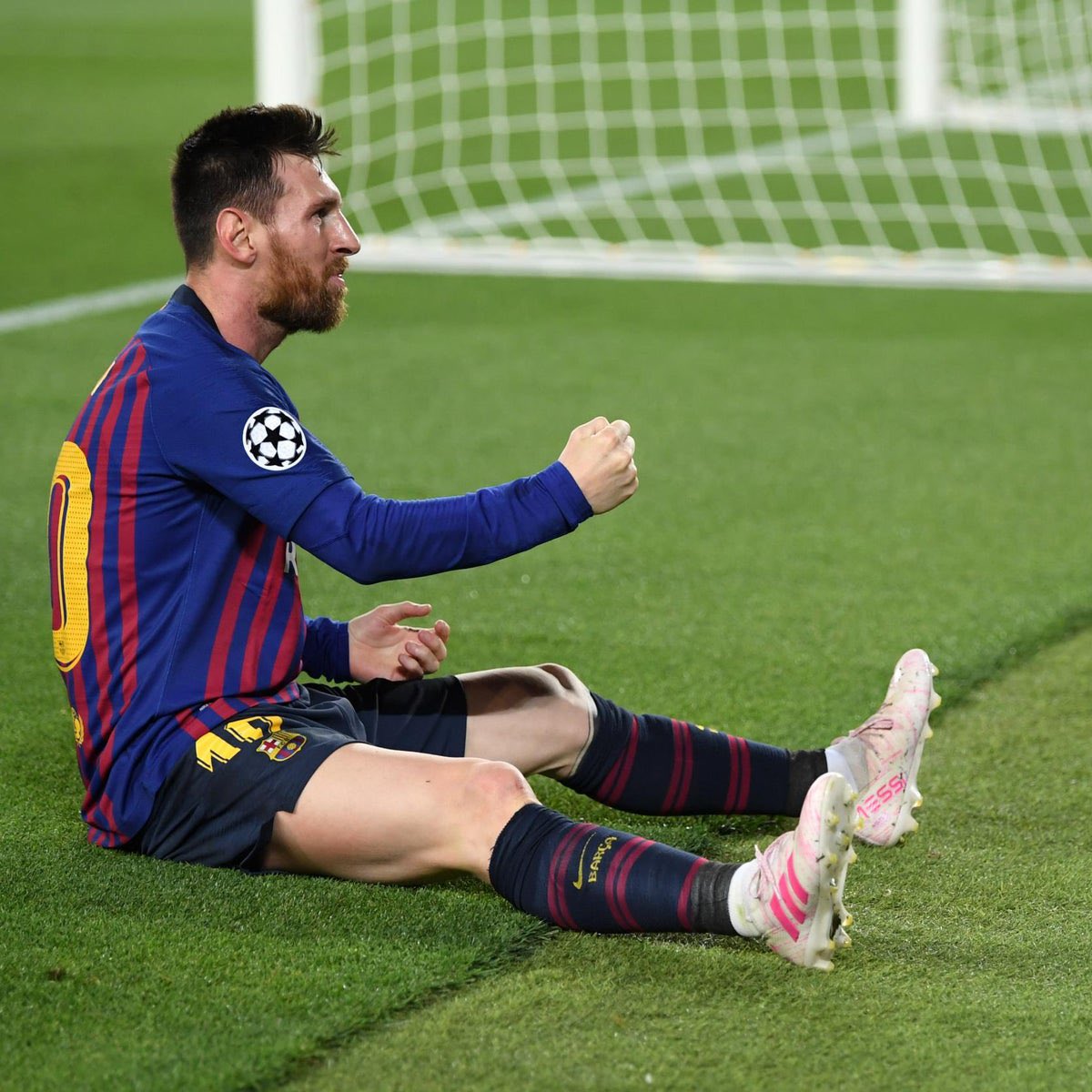 El Barcelona acaba de clasificarse a las semifinales de la Champions League, SEIS años después, si leíste bien.

Esta vez hay que ganarla, no se puede nos escapar, por todos los que siempre desearon lo mejor para este club, y sobretodo por los que lo intentaron una y otra vez.