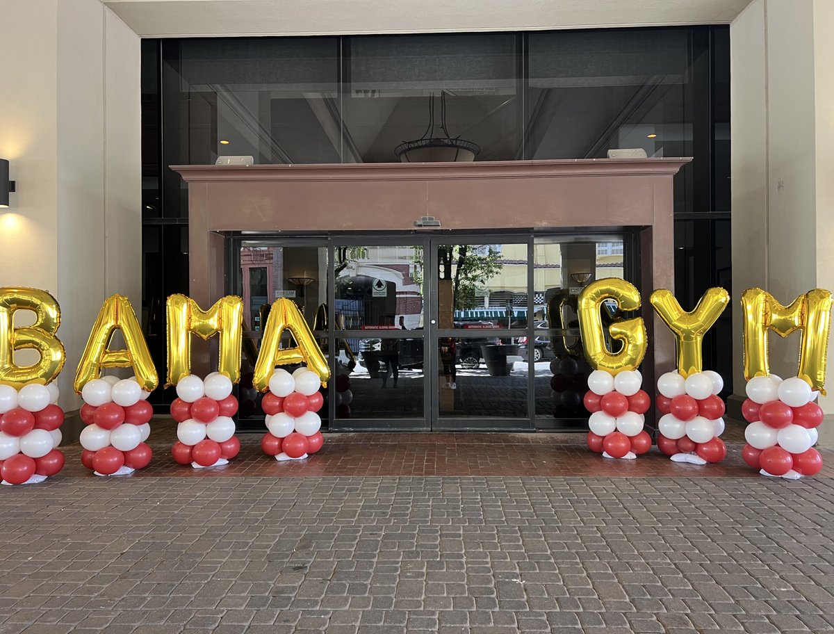 A moment for these red carpet entrance balloons ✨😍