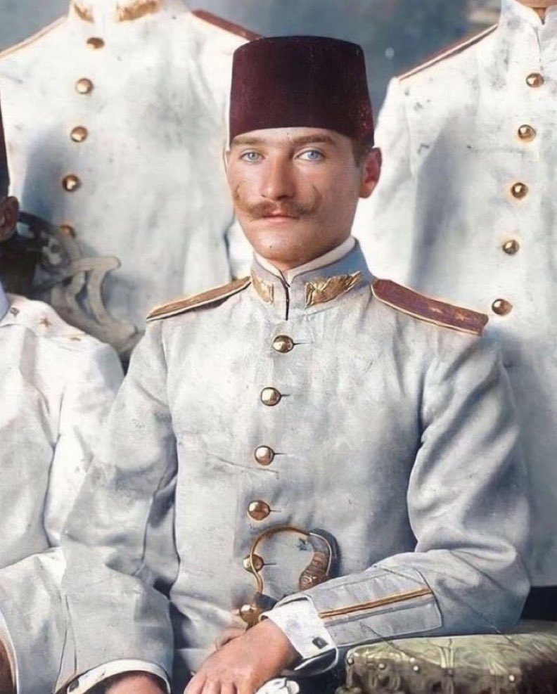 "Senin hakkında onlara bir şey söylemedim.
Ama seni gözlerimde yaşarken gördüler..."