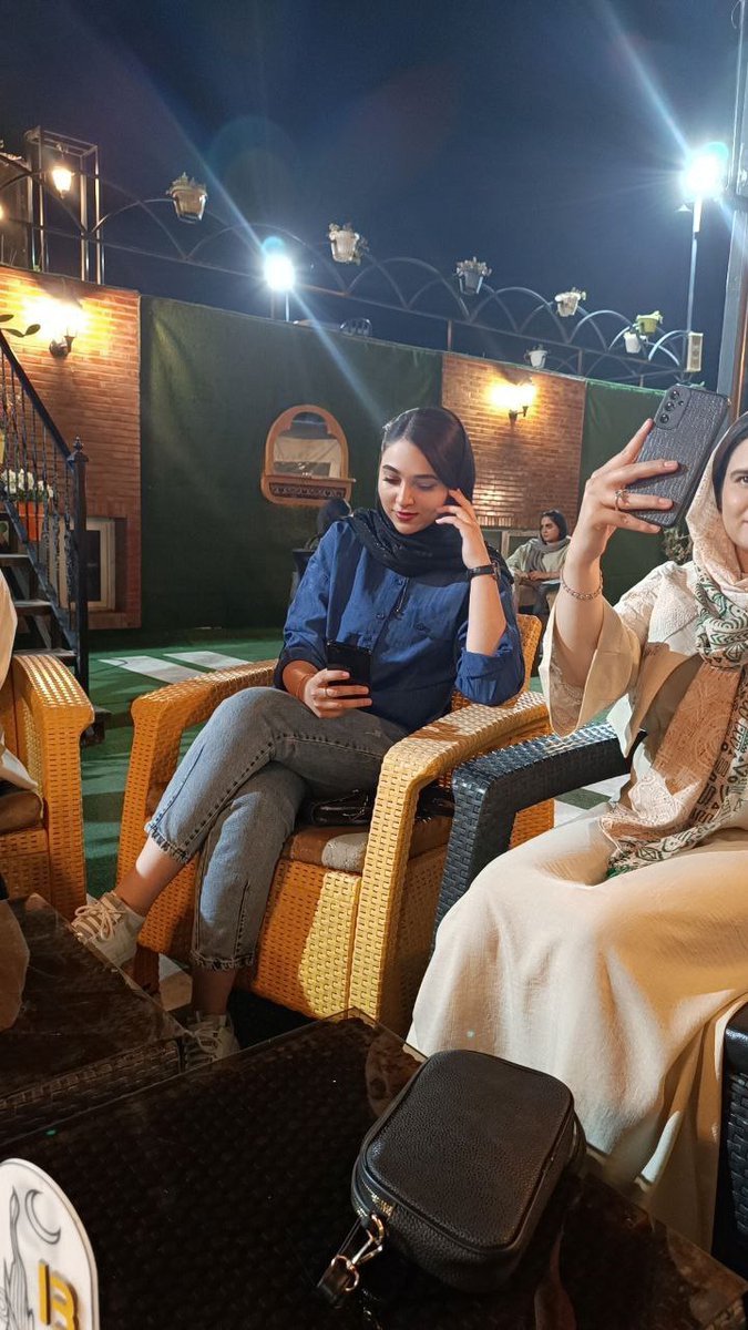 بمونه اینجا ...💙💫