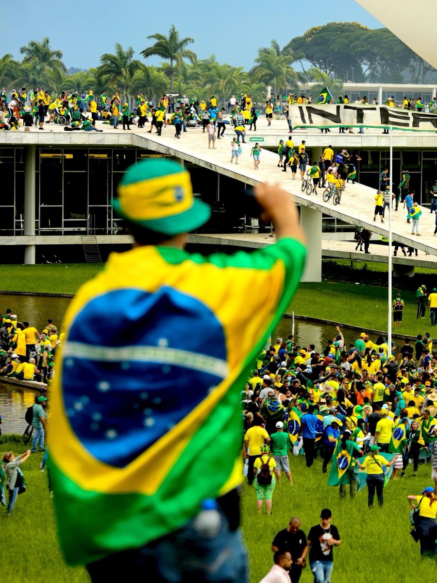 pesquisas_elige's tweet photo. 🚨URGENTE: Esses são os Deputados Federais que assinaram o Projeto de Lei da Anistia aos bandidos do dia 08/01/2023. COMPARTILHEM!🇧🇷👍😎😯🤔

📝🇧🇷Lista dos defensores de bandidos:

1 – Delegada Ione (Avante-MG)
2 – Greyce Elias (Avante-MG)
3 – Pastor Sargento Isidório (Avante-BA)
4 – Any Ortiz (Cidadania-RS)
5 – Alceu Moreira (MDB-RS)
6 – Alexandre Guimarães (MDB-TO)
7 – Célio Silveira (MDB-GO)
8 – Cobalchini (MDB-SC)
9 – Delegado Palumbo (MDB-SP)
10 – Duda Ramos (MDB-RR)
11 – Fábio Teruel (MDB-SP)
12 – Gutemberg Reis (MDB-RJ)
13 – Helena Lima (MDB-RR)
14 – Hercílio Coelho Diniz (MDB-MG)
15 – Juarez Costa (MDB-MT)
16 – Lucio Mosquini (MDB-RO)
17 – Luiz Fernando Vampiro (MDB-SC)
18 – Marussa Boldrin (MDB-GO)
19 – Olival Marques (MDB-PA)
20 – Osmar Terra (MDB-RS)
21 – Otoni de Paula (MDB-RJ)
22 – Pezenti (MDB-SC)
23 – Rafael Prudente (MDB-DF)
24 – Sergio Souza (MDB-PR)
25 – Simone Marquetto (MDB-SP)
26 – Adriana Ventura (Novo-SP)
27 – Gilson Marques (Novo-SC)
28 – Marcel van Hattem (Novo-RS)
29 – Ricardo Salles (Novo-SP)
30 – Adilson Barroso (PL-SP)
31 – Alberto Fraga (PL-DF)
32 – Altineu Côrtes (PL-RJ)
33 – André Fernandes (PL-CE)
34 – André Ferreira (PL-PE)
35 – Bia Kicis (PL-DF)
36 – Bibo Nunes (PL-RS)
37 – Cabo Gilberto Silva (PL-PB)
38 – Capitão Alberto Neto (PL-AM)
39 – Capitão Alden (PL-BA)
40 – Capitão Augusto (PL-SP)
41 – Carla Zambelli (PL-SP)
42 – Carlos Jordy (PL-RJ)
43 – Caroline de Toni (PL-SC)
44 – Chris Tonietto (PL-RJ)
45 – Coronel Chrisóstomo (PL-RO)
46 – Coronel Fernanda (PL-MT)
47 – Coronel Meira (PL-PE)
48 – Daniel Agrobom (PL-GO)
49 – Daniel Freitas (PL-SC)
50 – Daniela Reinehr (PL-SC)
51 – Delegado Caveira (PL-PA)
52 – Delegado Éder Mauro (PL-PA)
53 – Delegado Paulo Bilynskyj (PL-SP)
54 – Delegado Ramagem (PL-RJ)
55 – Detinha (PL-MA)
56 – Domingos Sávio (PL-MG)
57 – Dr. Jaziel (PL-CE)
58 – Eli Borges (PL-TO)
59 – Emidinho Madeira (PL-MG)
60 – Eros Biondini (PL-MG)
61 – Fernando Rodolfo (PL-PE)
62 – Filipe Barros (PL-PR)
63 – Filipe Martins (PL-TO)
64 – General Girão (PL-RN)
65 – General Pazuello (PL-RJ)
66 – Giacobo (PL-PR)
67 – Gilvan da Federal (PL-ES)
68 – Giovani Cherini (PL-RS)
69 – Gustavo Gayer (PL-GO)
70 – Helio Lopes (PL-RJ)
71 – Icaro de Valmir (PL-SE)
72 – Jefferson Campos (PL-SP)
73 – Joaquim Passarinho (PL-PA)
74 – José Medeiros (PL-MT)
75 – Julia Zanatta (PL-SC)
76 – Junio Amaral (PL-MG)
77 – Junior Lourenço (PL-MA)
78 – Lincoln Portela (PL-MG)
79 – Luiz Carlos Motta (PL-SP)
80 – Luiz Lima (PL-RJ)
81 – Luiz Philippe de Orleans e Bragança (PL-SP)
82 – Marcelo Álvaro Antônio (PL-MG)
83 – Marcelo Moraes (PL-RS)
84 – Marcio Alvino (PL-SP)
85 – Marcos Pollon (PL-MS)
86 – Mario Frias (PL-SP)
87 – Matheus Noronha (PL-CE)
88 – Mauricio do Vôlei (PL-MG)
89 – Miguel Lombardi (PL-SP)
90 – Missionário José Olimpio (PL-SP)
91 – Nelson Barbudo (PL-MT)
92 – Nikolas Ferreira (PL-MG)
93 – Pastor Eurico (PL-PE)
94 – Pastor Gil (PL-MA)
95 – Paulo Freire Costa (PL-SP)
96 – Pr. Marco Feliciano (PL-SP)
97 – Professor Alcides (PL-GO)
98 – Ricardo Guidi (PL-SC)
99 – Roberta Roma (PL-BA)
100 – Roberto Monteiro Pai (PL-RJ)
101 – Rodolfo Nogueira (PL-MS)
102 – Rodrigo da Zaeli (PL-MT)
103 – Rosana Valle (PL-SP)
104 – Rosângela Reis (PL-MG)
105 – Sanderson (PL-RS)
106 – Sargento Gonçalves (PL-RN)
107 – Silvia Waiãpi (PL-AP)
108 – Sonize Barbosa (PL-AP)
109 – Soraya Santos (PL-RJ)
110 – Sóstenes Cavalcante (PL-RJ)
111 – Tiririca (PL-SP)
112 – Vermelho (PL-PR)
113 – Vinicius Gurgel (PL-AP)
114 – Wellington Roberto (PL-PB)
115 – Zé Trovão (PL-SC)
116 – Zé Vitor (PL-MG)
117 – Zucco (PL-RS)
118 – Dr. Victor Linhalis (Pode-ES)
119 – Gilson Daniel (Pode-ES)
120 – Glaustin da Fokus (Pode-GO)
121 – Luiz Carlos Hauly (Pode-PR)
122 – Mauricio Marcon (Pode-RS)
123 – Nely Aquino (Pode-MG)
124 – Renata Abreu (Pode-SP)
125 – Sargento Portugal (Pode-RJ)
126 – Adriano do Baldy (PP-GO)
127 – Afonso Hamm (PP-RS)
128 – AJ Albuquerque (PP-CE)
129 – Allan Garcês (PP-MA)
130 – Ana Paula Leão (PP-MG)