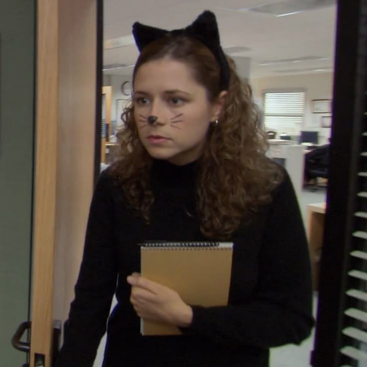 estoy leyendo "lo mucho que te amé" de sacheri, pensando que iba a ser un libro súper romántico. AL FINAL es de una mina COMPROMETIDA enamorada del novio de su hermana, toy así: