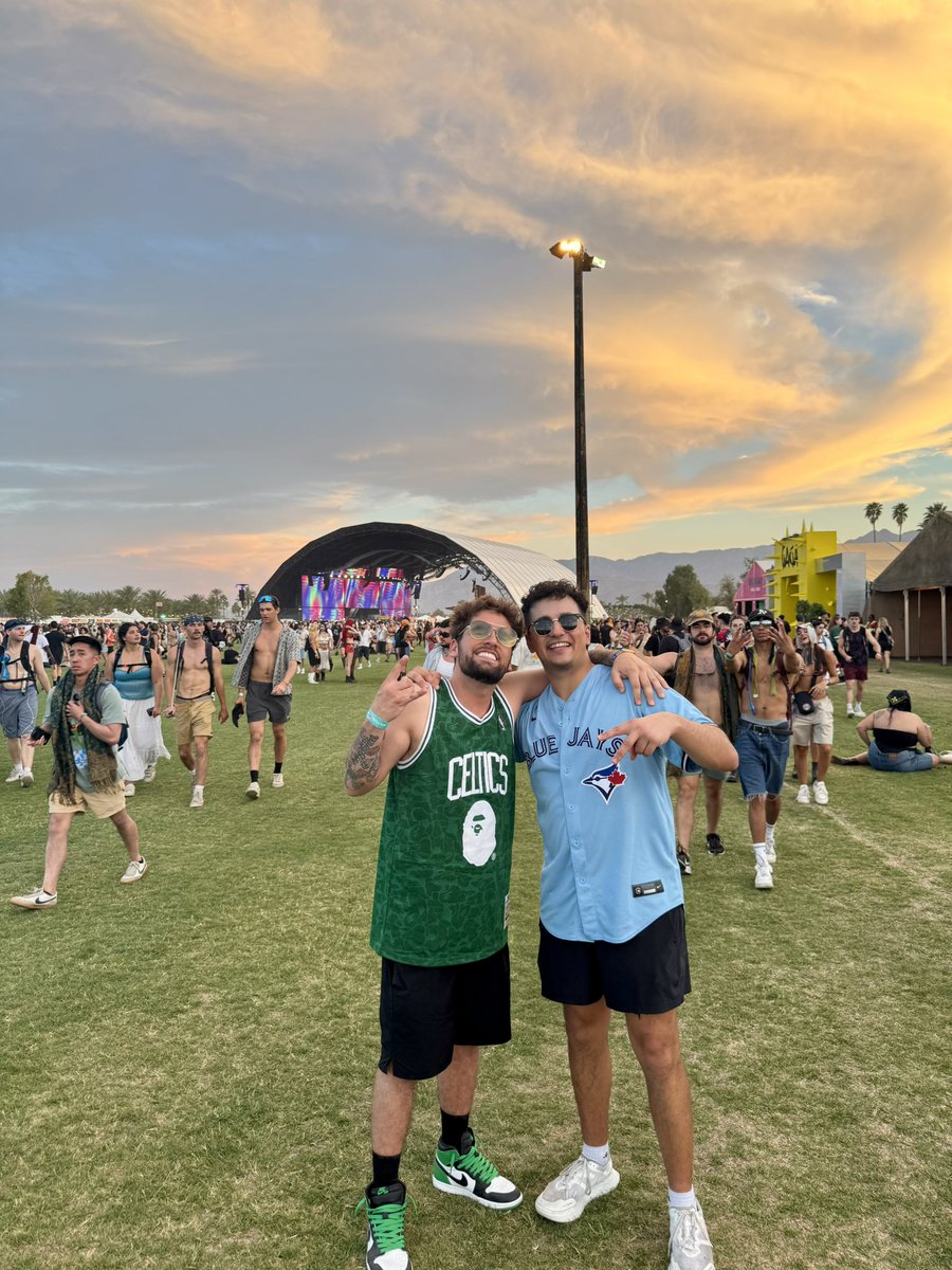 THATGUYY69's tweet photo. Coachella you were amazing 🔥 https://t.co/F0CcZtMZaY