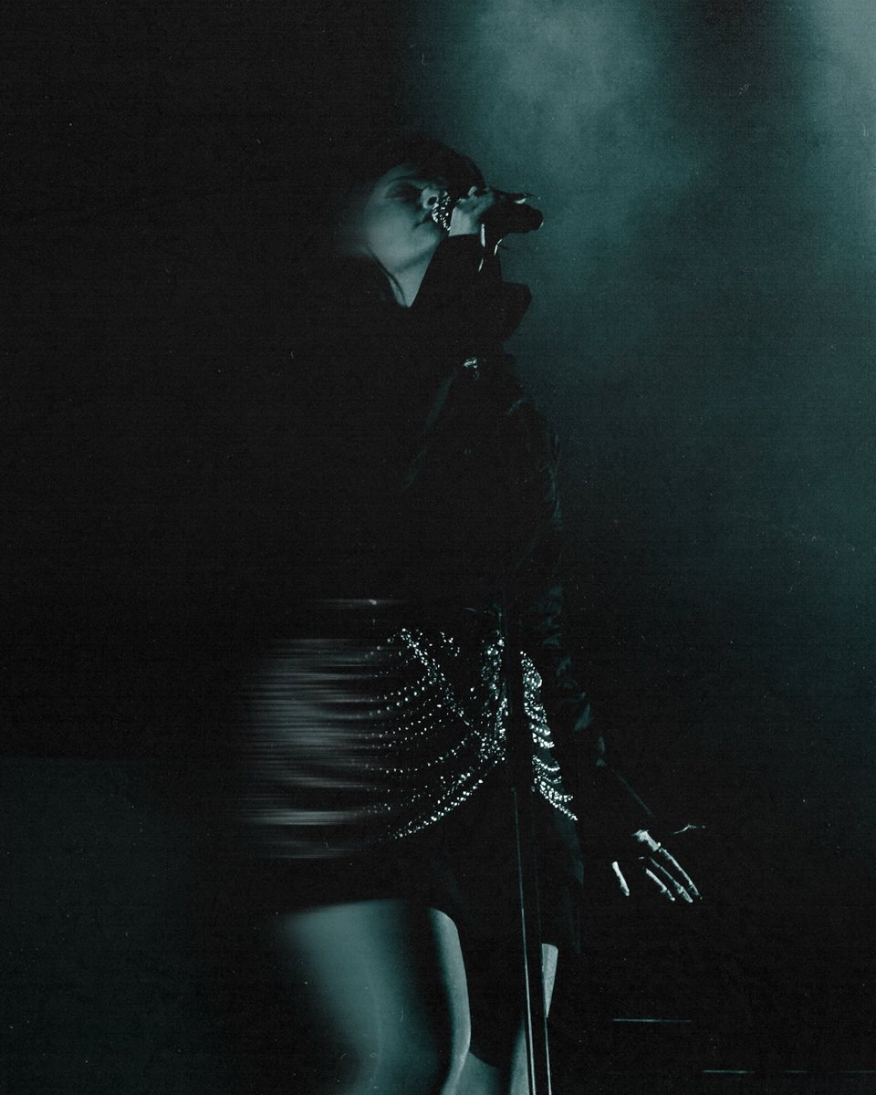 And so I turn all my tears into a tsunami sea
Tumultuous down to the bottom, where I know how deep it goes 🎶 

Thank you <a href="/spiritboxband/">Spiritbox</a> for such an amazing show 🖤 

#TsunamiSeaTour #TsunamiSea #Spiritbox 

instagram.com/p/DIeLJ9MgMg_/…