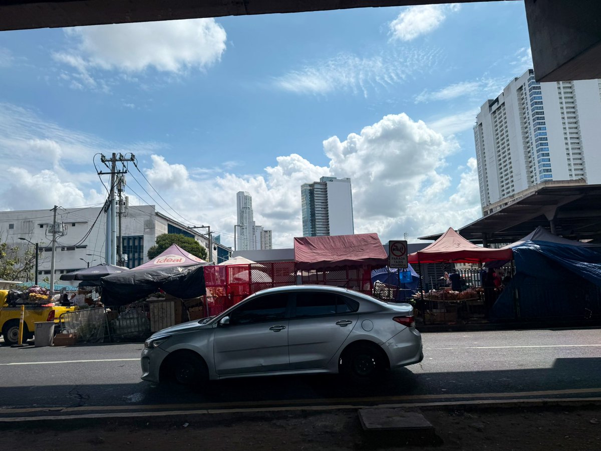 Este mercado que han inventado frente a la zona paga y la salida del <a href="/elmetrodepanama/">El Metro de Panamá</a> en la 5 de mayo, primero es una competencia desleal con los que pagan arrendamientos en san felipe Nery y 2 si se diera una evaluación de emergencia 🆘 vamos a lamentar mucho la obstrucción que
