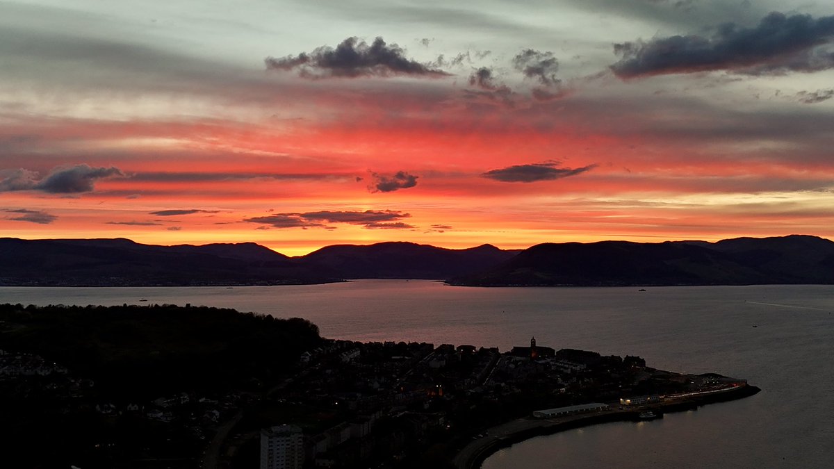 Discover Inverclyde (@discinverclyde) on Twitter photo Beautiful sunset tonight.
Thanks to <a href="/mjgardner73/">Mark Gardner🏴🇪🇺🇺🇦</a> for the photos 📸
Plan Your Visit 👇
discoverinverclyde.com
<a href="/VisitScotland/">VisitScotland</a> | <a href="/Scotland/">Brand Scotland 🏴</a>
#DiscoverInverclyde #Gourock #Scotland #ScotlandIsCalling Beautiful sunset tonight.
Thanks to <a href="/mjgardner73/">Mark Gardner🏴🇪🇺🇺🇦</a> for the photos 📸
Plan Your Visit 👇
discoverinverclyde.com
<a href="/VisitScotland/">VisitScotland</a> | <a href="/Scotland/">Brand Scotland 🏴</a>
#DiscoverInverclyde #Gourock #Scotland #ScotlandIsCalling