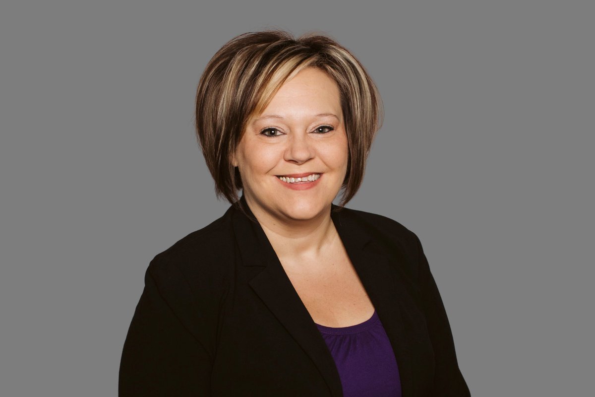 Sarah Guthmiller has been promoted to Senior Mortgage Loan Closer &amp; Admin in West Fargo, North Dakota!

Sarah has over 20 years of banking experience and will celebrate her 6 year anniversary with First Western next month.

Join us in congratulating her 🎉