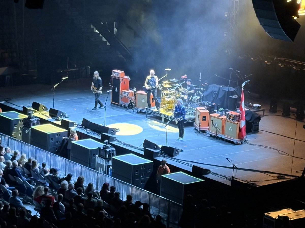 tpoutlaw13's tweet image. Rockin the @BrandtCentre with @trentfraseryqr @FraserStrategy @AprilWineBand #BTO @TurnItLoud