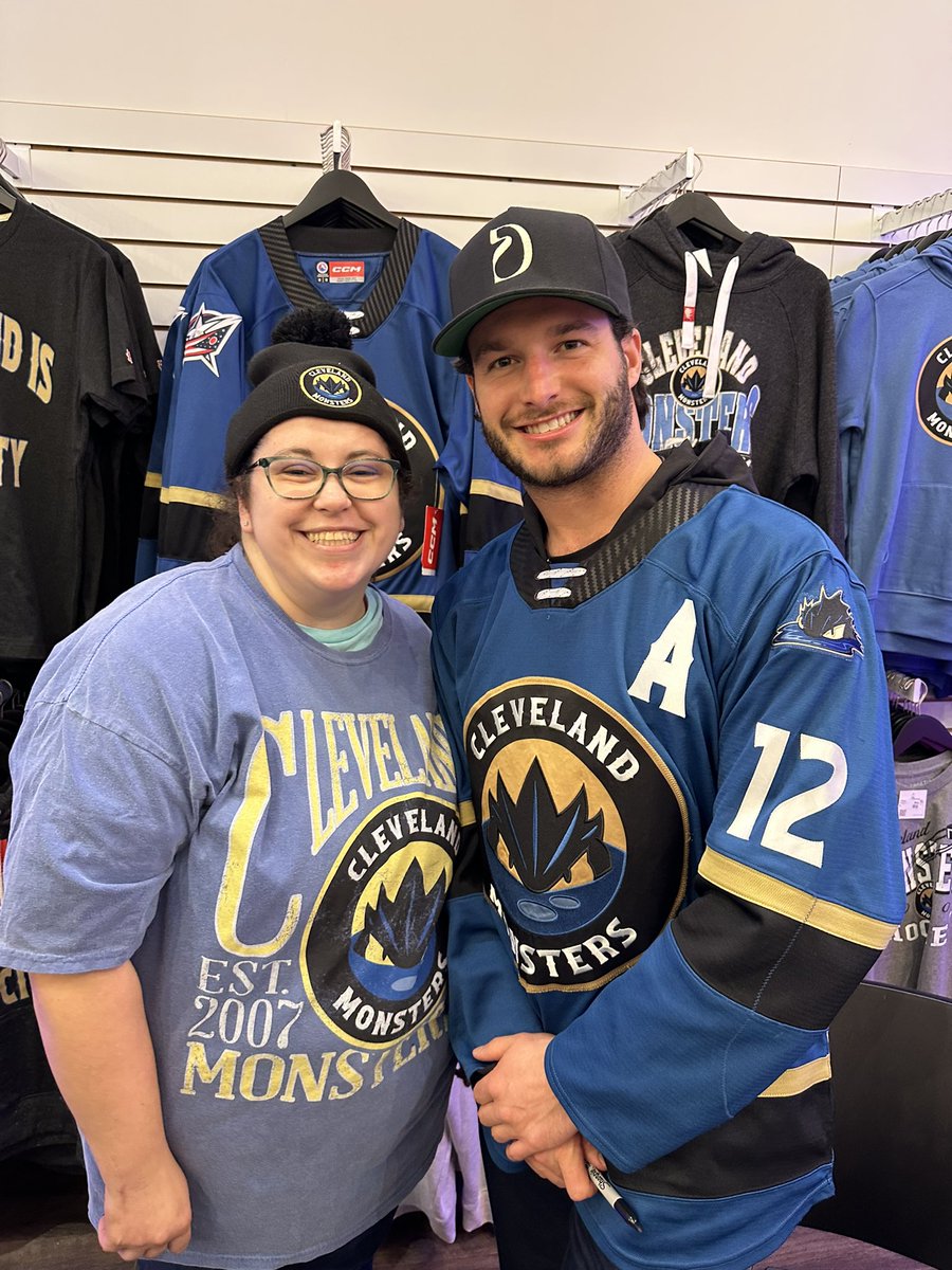 x - danielle 🏒❤️ | #1 goalie stan tweet media