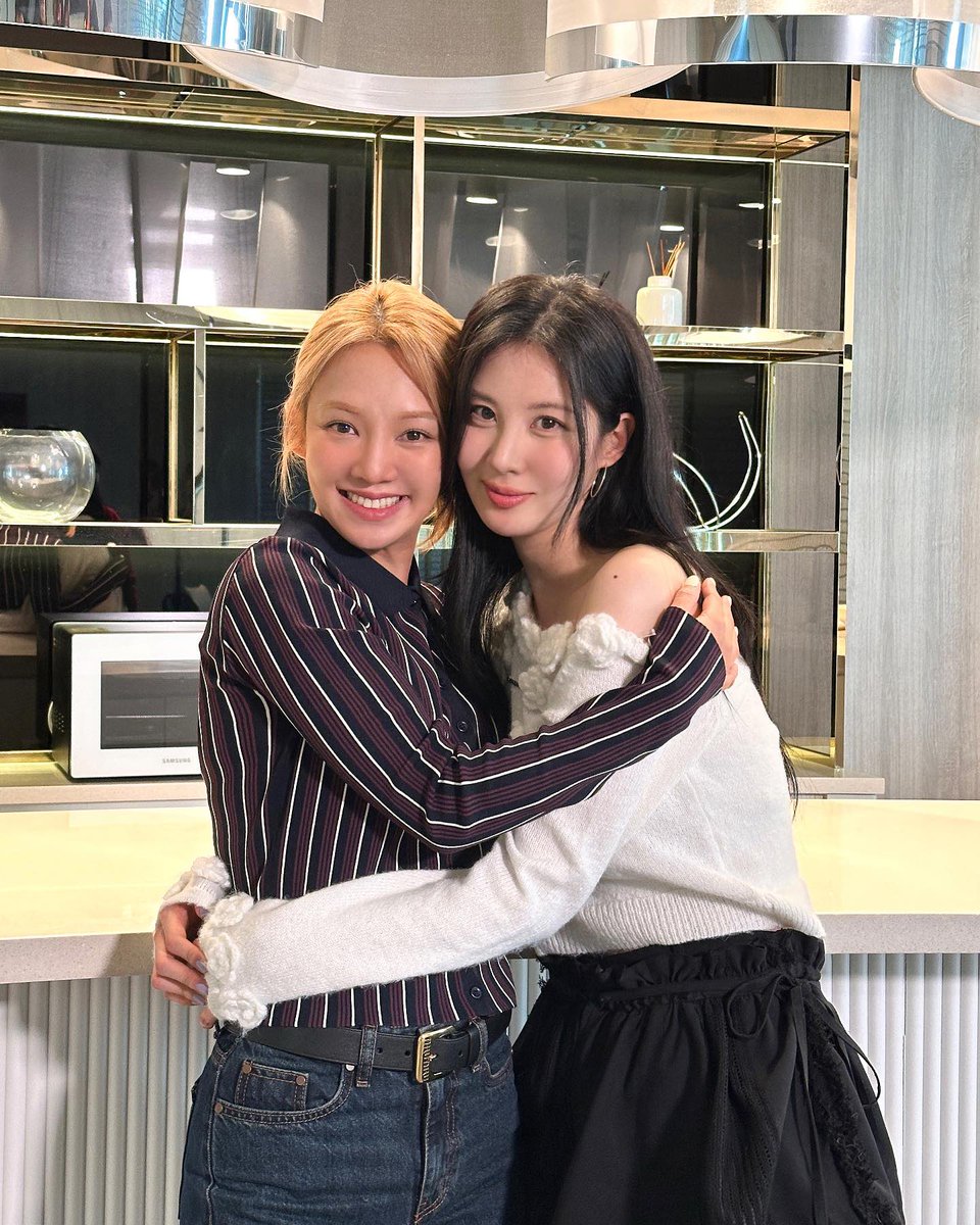 GG8_EDIT's tweet image. 효현👩‍❤️‍💋‍👩