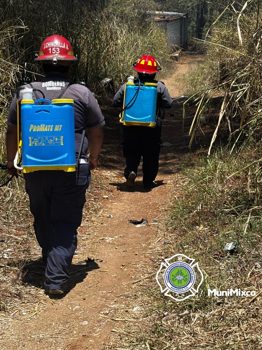 BomberosM_Mixco's tweet photo. #INFORMACION2025| 🇬🇹
#BOMBEROSMUNIMIXCO

#ESTE_DIA
#INCENDIO_FORESTAL
Aldea a Sacoj Chiquito 62 Calle zona 6 de Mixco

Los @BomberosM_Mixco son requeridos con el apoyo de @bomberosmuni ante las llamas antas y exceso de humos que afectaba a los vecinos del lugar. https://t.co/8m2dLb0GxO
