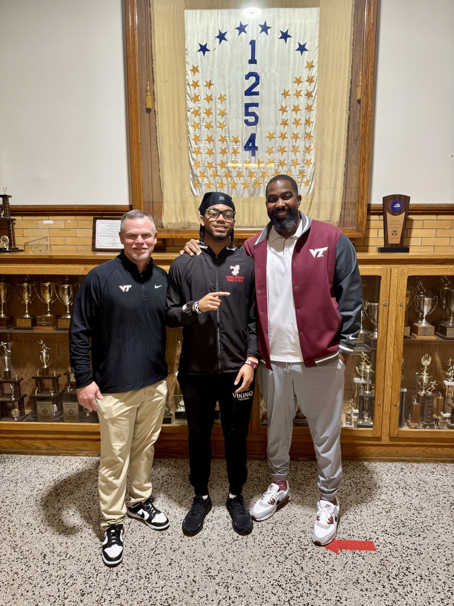 Appreciate the visit <a href="/Coach_Mines/">Fontel Mines</a> <a href="/HokiesFB/">Virginia Tech Football</a> <a href="/VANextLevel/">Coach Eric Harris</a>