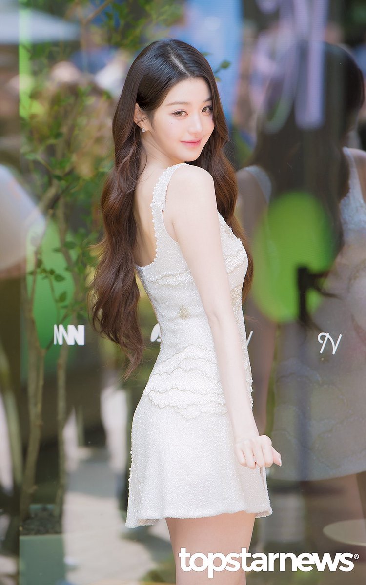 아이브 장원영, ‘원영턴의 완성 청순 비주얼’ (이니스프리 포토콜) [HD포토]

#장원영 #원영 #IVE #아이브 #WONYOUNG
#JANGWONYOUNG