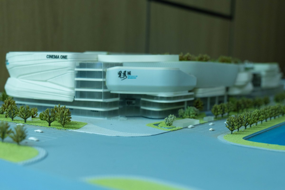 HaruLHAMODEL's tweet photo. ✨ Design Concept
The roof mimics undulating waves, crafted from lightweight metal panels and photovoltaic glass, symbolizing a "floating cloud" above the arena. 
#buildingmodels #scale #scalemodels #architecture #architecturalmodels
whatsapp：+86 18025447327 https://t.co/gIV8KU2pMQ