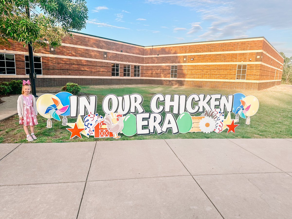 In our chicken era! 🫶🏻First grade is ready for our newest classmates and life cycle unit! 🐓🤍🥚