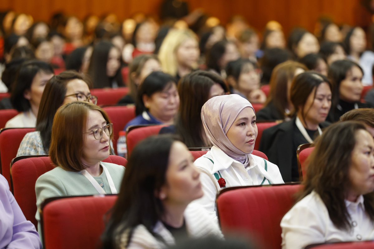 🇲🇳 Монгол Улсад “Эмэгтэй бизнес эрхлэгчдийн санхүүгийн код” санаачилгыг Үндэсний хэмжээнд хэрэгжүүлэхээр эхлүүлж байна.  

📊 Бизнес эрхлэгч эмэгтэйчүүдийг дэмжиж, эдийн засгийн хувьд чадавхжуулах нь гэр бүлийн орлого, амьдралын чанар, хүүхдийн боловсрол зэрэгт эерэг нөлөөтэйгөөс