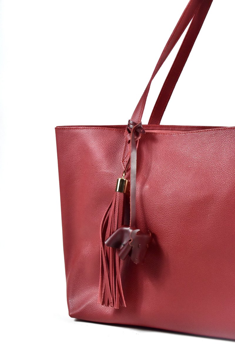 AtelierMule's tweet photo. Amigos se acerca Diez de Mayo, los invitamos a pedir algo hecho en México, como estos bellos bolsos TOTE, hechos de cuero y en México.
Estamos en Instagram como @mule_atelier o en whats app: https://t.co/fyL5qcscgJ https://t.co/Nl918lX83d