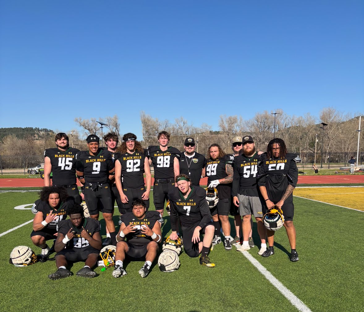 Spring ball in the books! Couldn’t ask to coach a better group of men. Excited to see these guys show out in the Fall! 🐝🌲
#WEoverME #PlayInTheHills
