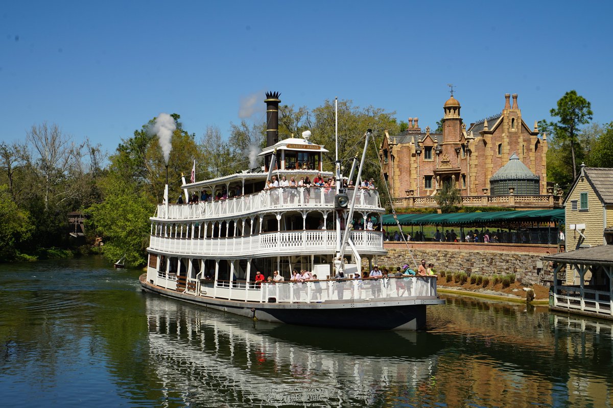 Savethedmagic's tweet photo. The Liberty Belle offers a truly realistic, immersive experience that caters to all ages, especially younger kids and older guests. This is rare in modern theme parks, where high-tech thrill rides dominate. Removing the river means scrapping this, narrowing the park’s appeal, sidelining guests who need slower-paced adventures, and throwing off the park's balance. We shouldn't lose this.