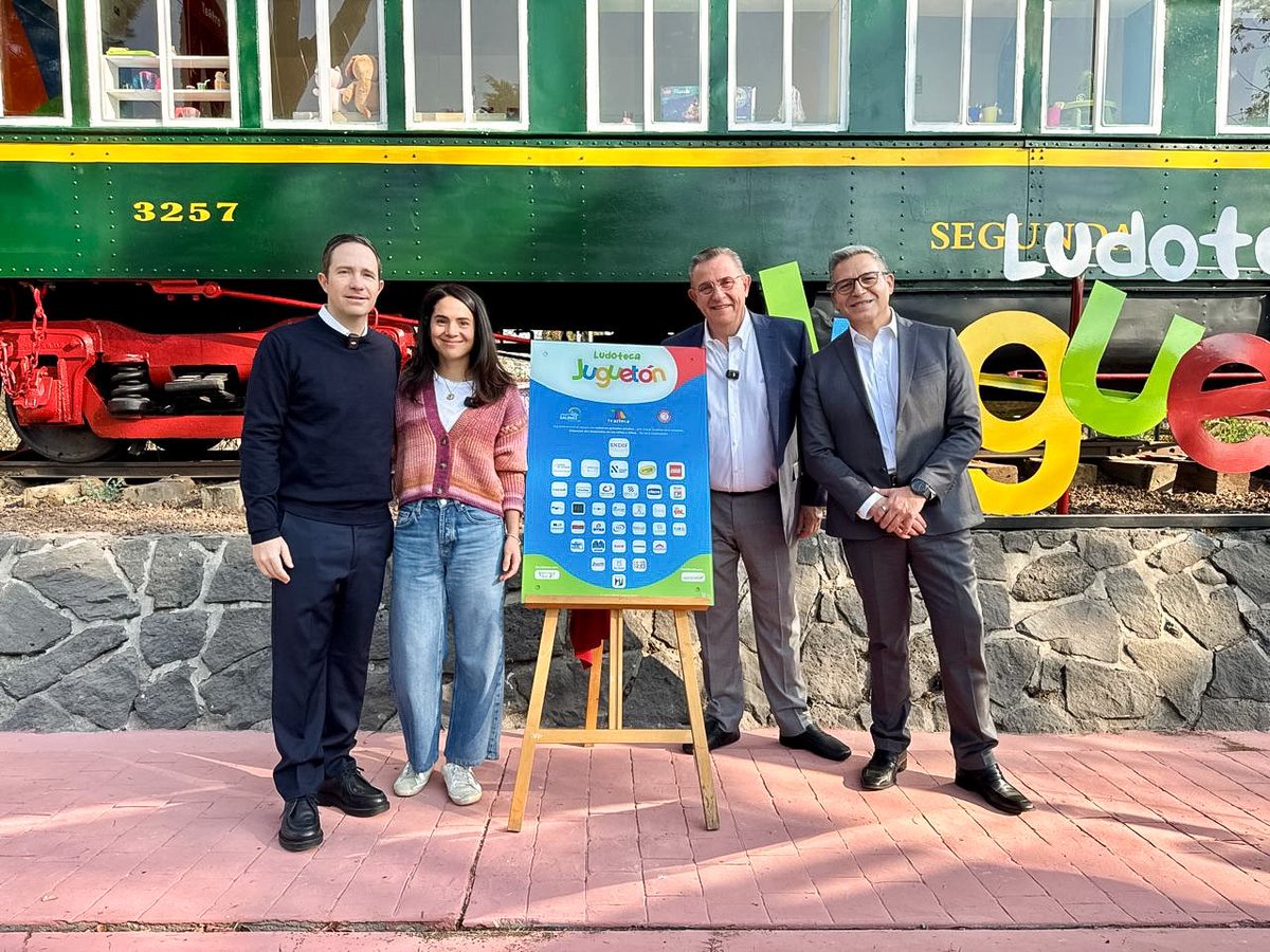 SalinasBenjamin's tweet photo. Mi esposa Fernanda y yo acompañamos a @jorgegarralda en la inauguración de la tercera ludoteca en el centro comunitario “Tlazocihualpilli” en la alcaldía Tláhuac de la CDMX, resultado de la unión entre @gruposalinas, @Azteca y @JuguetonAzteca.

Seguimos trabajando para crear más espacios seguros para los niños, donde pueden estudiar y desarrollarse a través del juego. 

¡Gracias y felicidades a todos los involucrados!