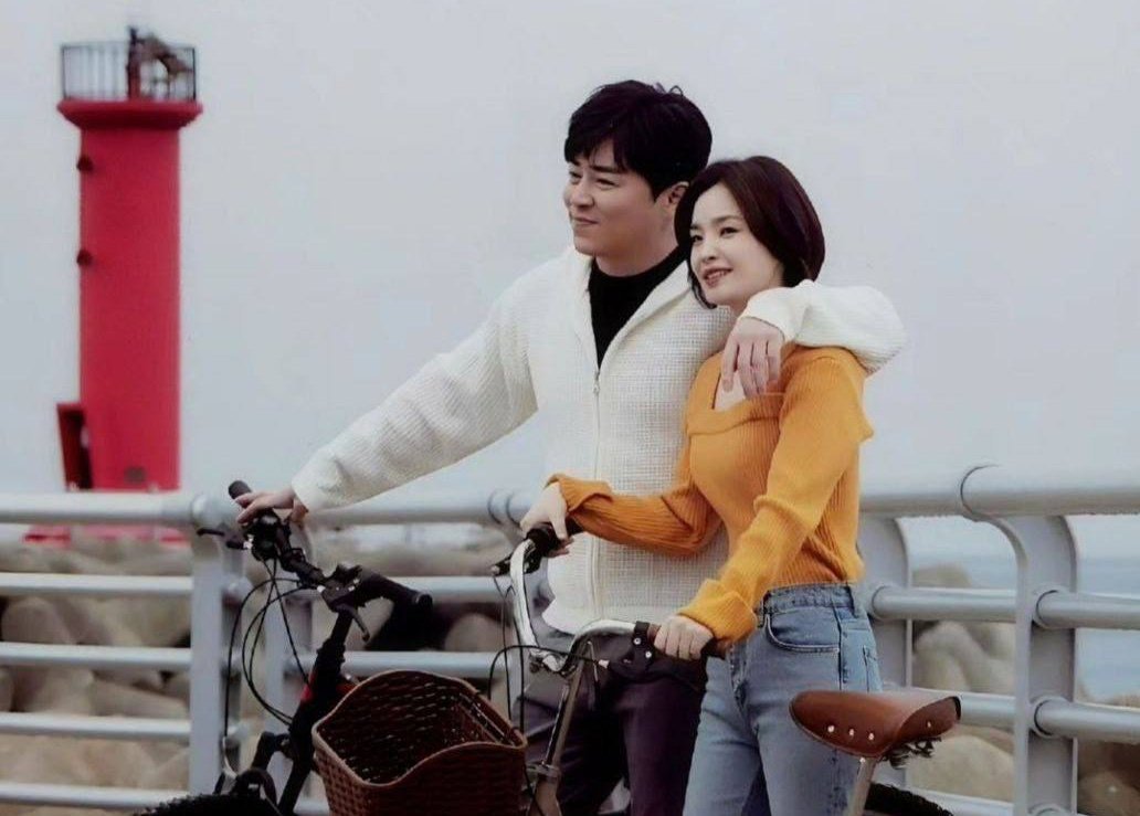 i just know shin pd already has a clear vision of iksong’s married life bcs look at them here??? if this isn’t how a married couple acts then idk what is anymore 😭🫶