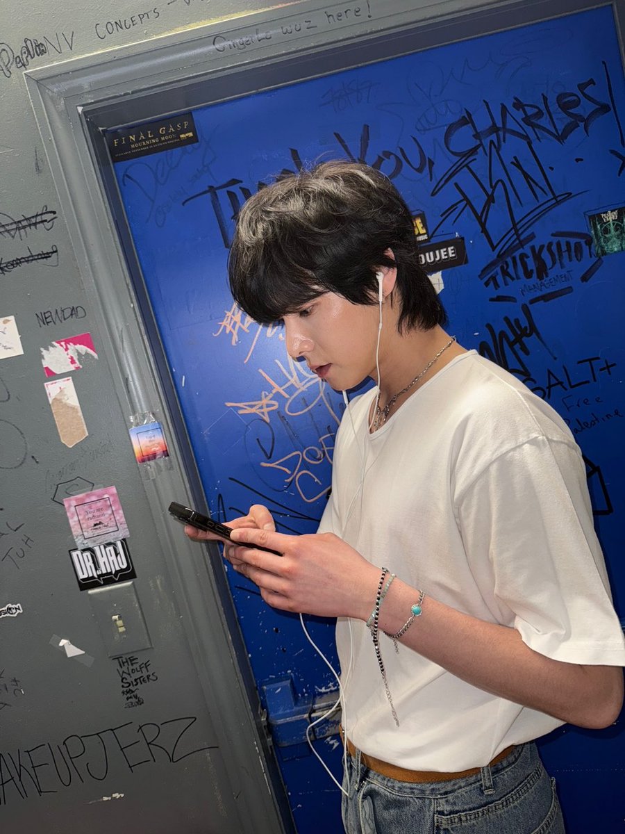 극락 tweet media
