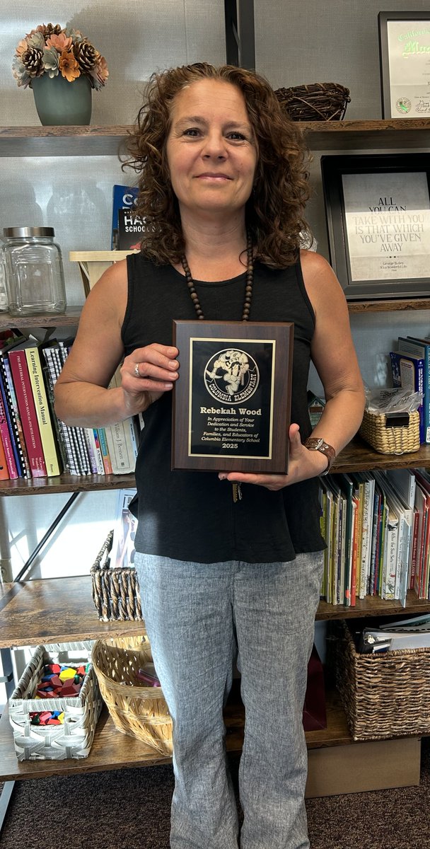 Our Board of Trustees honored #CUSD49's principal, Rebekah Wood, for her outstanding service to students, staff, and families. Thank you for being the heart of our school! 💚🩶 #ThankYouPrincipal #CUSDproud <a href="/ACSARegion7/">ACSA Region 7</a>