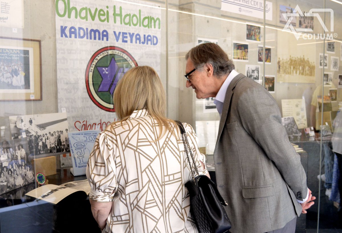 Recuerdos, memorias, historias y nostalgia... todo esto y más te esperan para cuando visites la Casa de la Memoria Judía en México. 🥰

¡Te esperamos! 💙