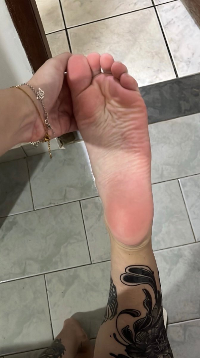 💦🦶🏻🤤 

- #podolatria #feet #pés #podolatria #apaixonadoporpes #pezinhosdeprincesa #pezinhos #feetbrazil #belospezinhos #pésfemininos #feetslave #pesbrasil -