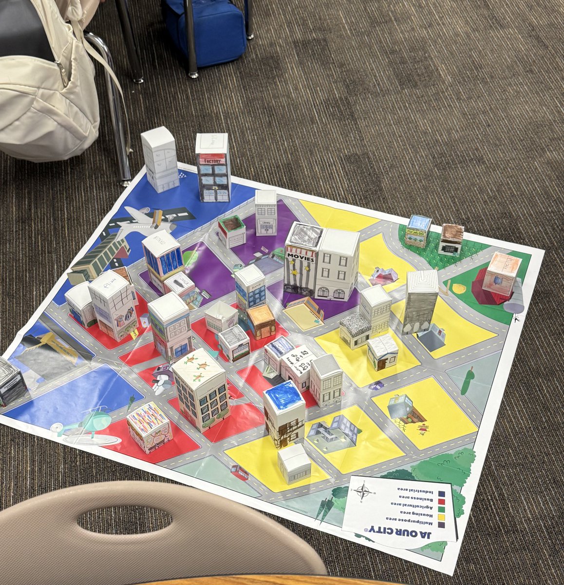 Today was our last lesson of Junior Achievement and we built a city! Thank you to all of the volunteers that helped make JA such a success! Our kids loved it! 💚 #mjejags <a href="/MJEjags/">Jenks Elementary</a> <a href="/MJEThirdGrade/">MJE Third Grade</a>