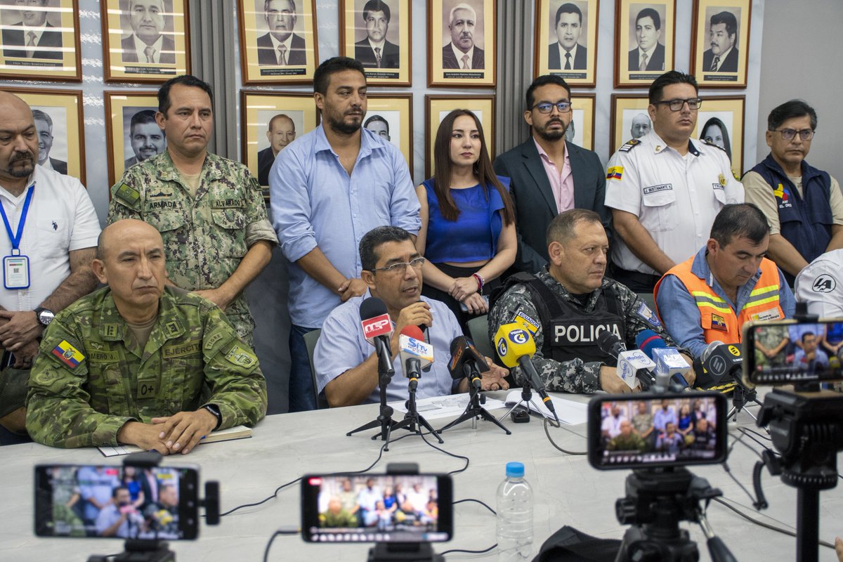 GoberElOro's tweet photo. En una rueda de prensa, se dio a conocer a los medios de comunicación el plan de contingencia que se implementará en el próximo feriado de #SemanaSanta. El objetivo es orientar las acciones de respuesta inmediata de manera eficaz y coordinada entre las instituciones. https://t.co/mGFJuX6Bhd