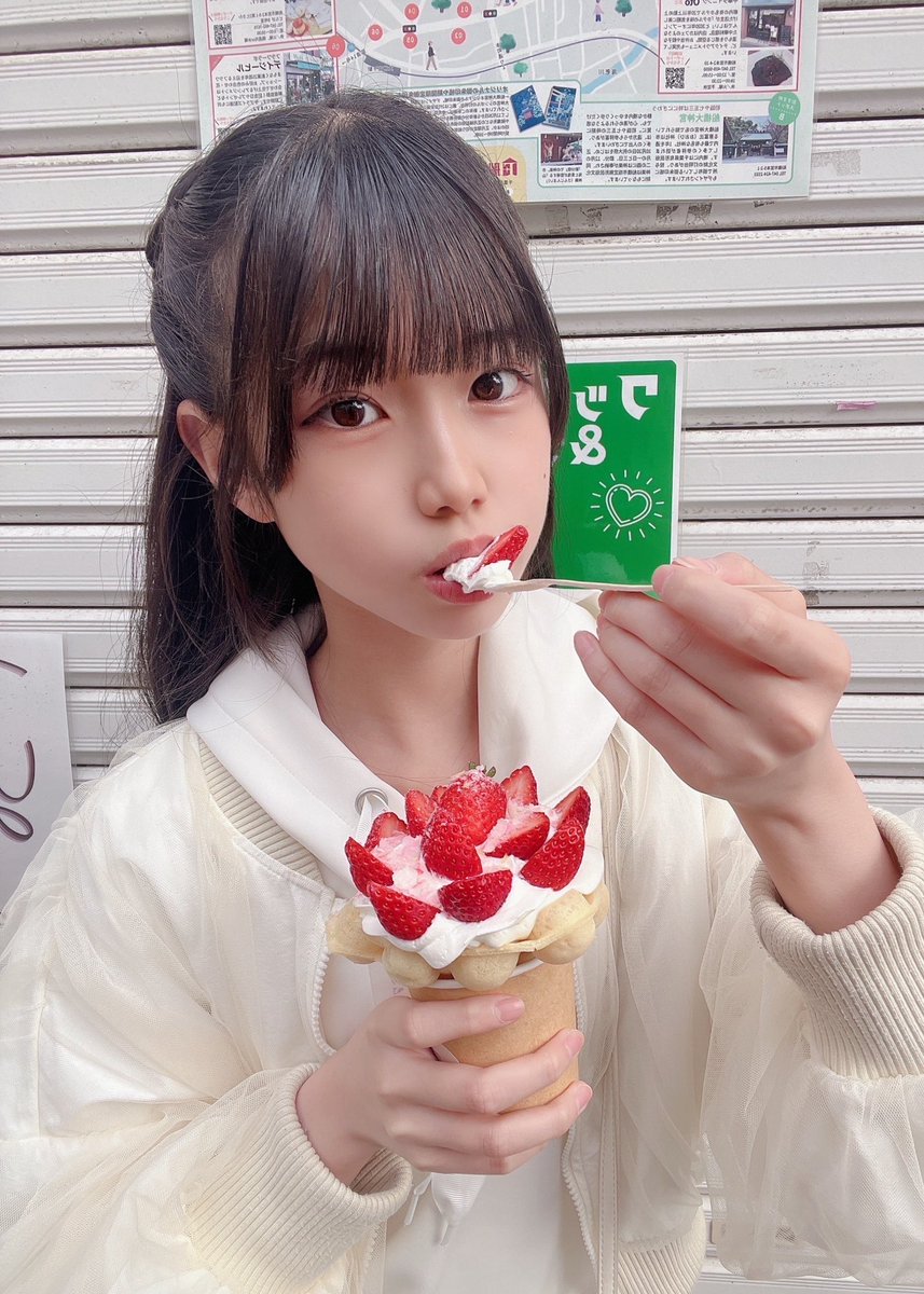 uni28uni's tweet photo. おはゆに🩵
今日の船橋の最高気温は19℃!☀️
昨日の朝🏫着く手前でどしゃぶりにあいました𓂂o̴̶̷᷄ ·̭ o̴̶̷᷄𓂂☔️☔️☔️
⬇️写真はもっちもちの米粉クレープ✨️
🍓がたーくさん⤴︎︎⤴︎だーいすき♡
今日も頑張ろっ❤️🔥
行ってきます!
行ってらっしゃい👋🏻
#naturi
#船橋便り
#himawari船 https://t.co/TyQNDikmqh