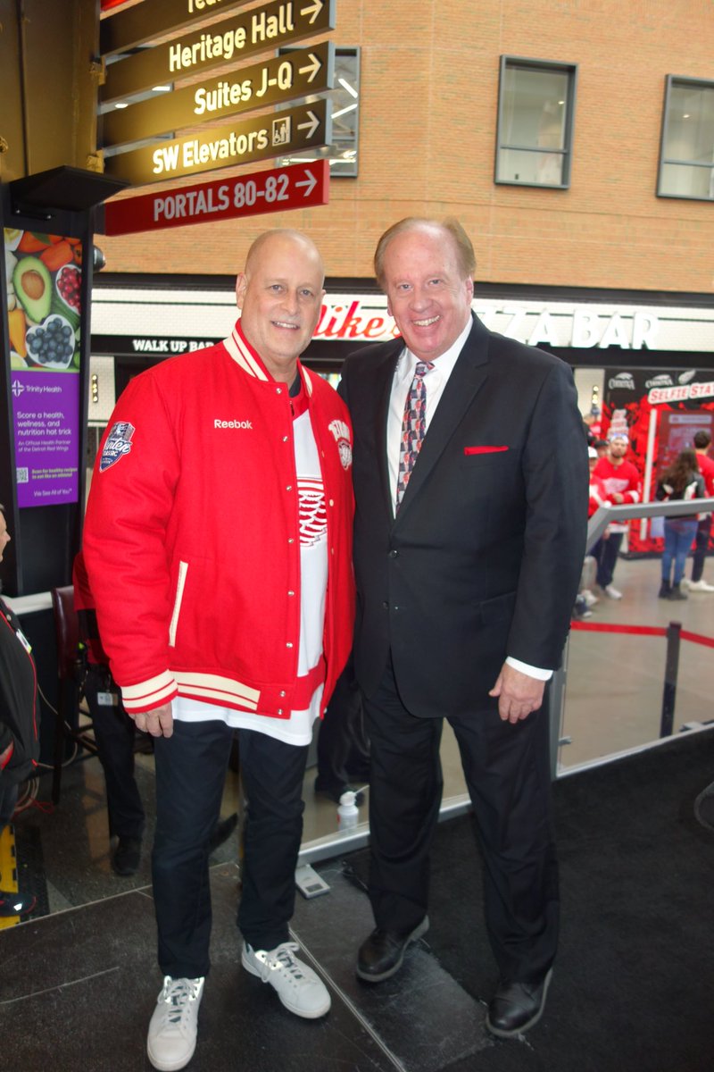 Had a blast with these gentlemen @detroitredwings final home game last night. Congratulations John Keating on a stellar career as a broadcaster. #hockeyfightscancer <a href="/NHL/">NHL</a> #lgrw