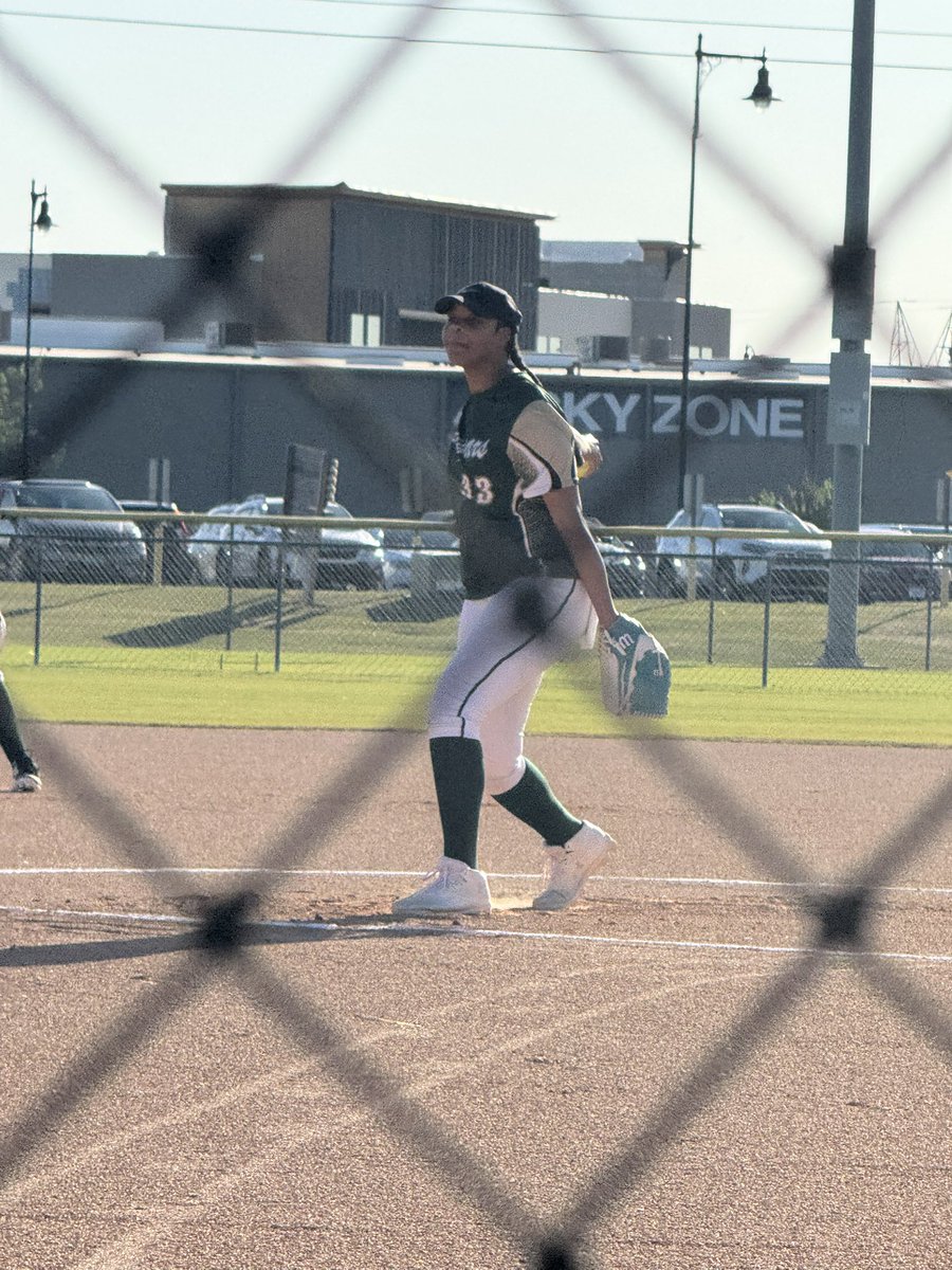 JmcssA's tweet image. Emily Lusby starting Pitcher for the Young Lady Cougars!!!! #ThrowStrikes #Building @jcmmscougars @suptking