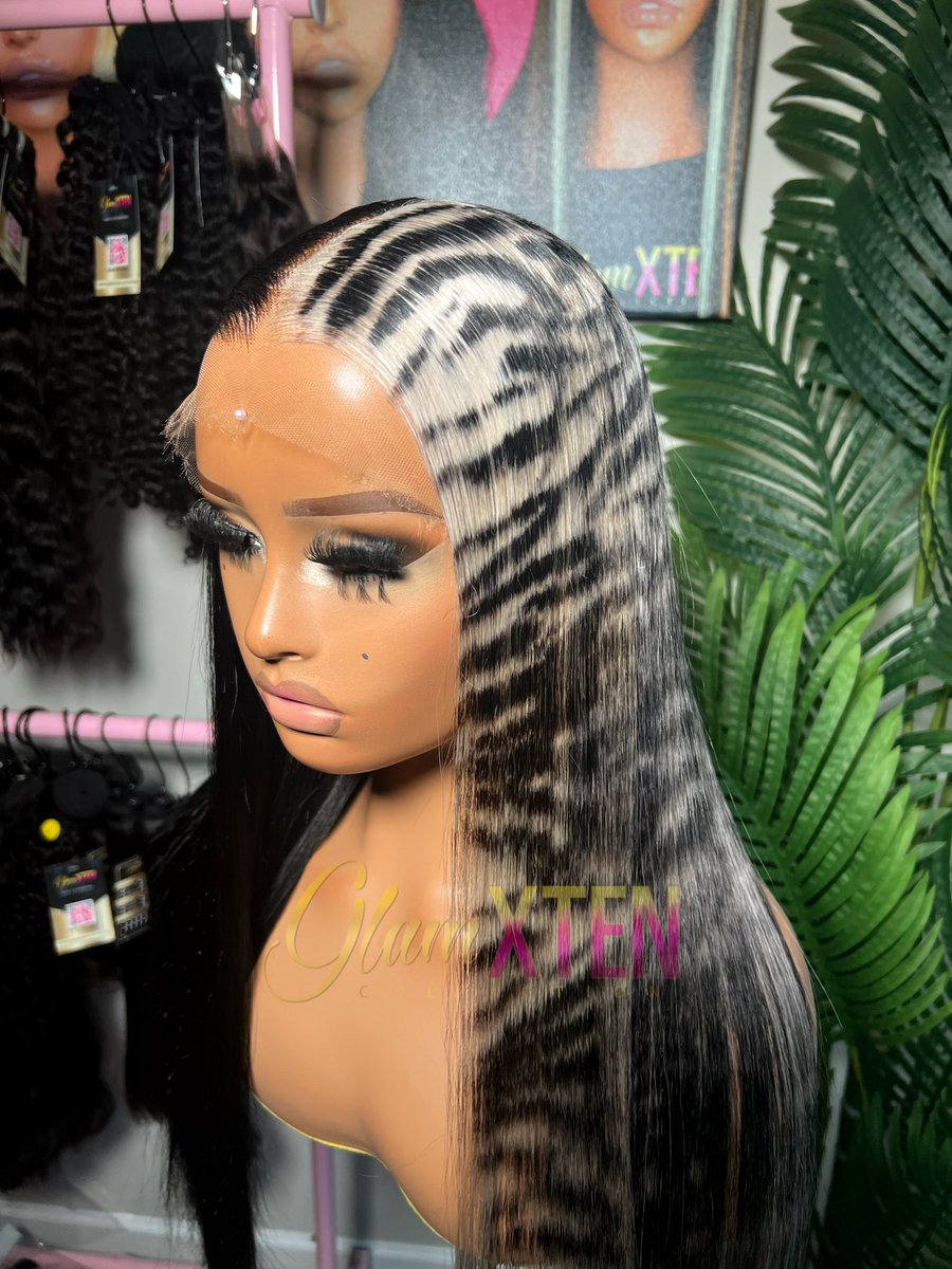 iamceealexis's tweet image. Animal Print go HARD ! 🦓🤍🖤 
#customwigs #zebraprint