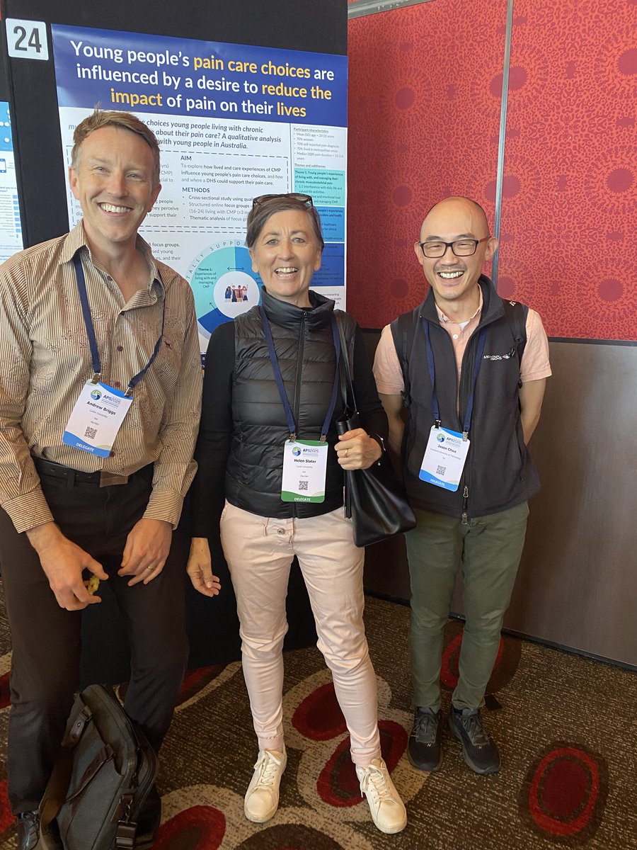 Look how happy our team is to be together at ⁦<a href="/AusPainSoc/">Australian Pain Soc</a>⁩! ⁦<a href="/hels_slater/">Helen Slater</a>⁩ ⁦⁦<a href="/AndrewMBriggs/">Andrew Briggs</a>⁩