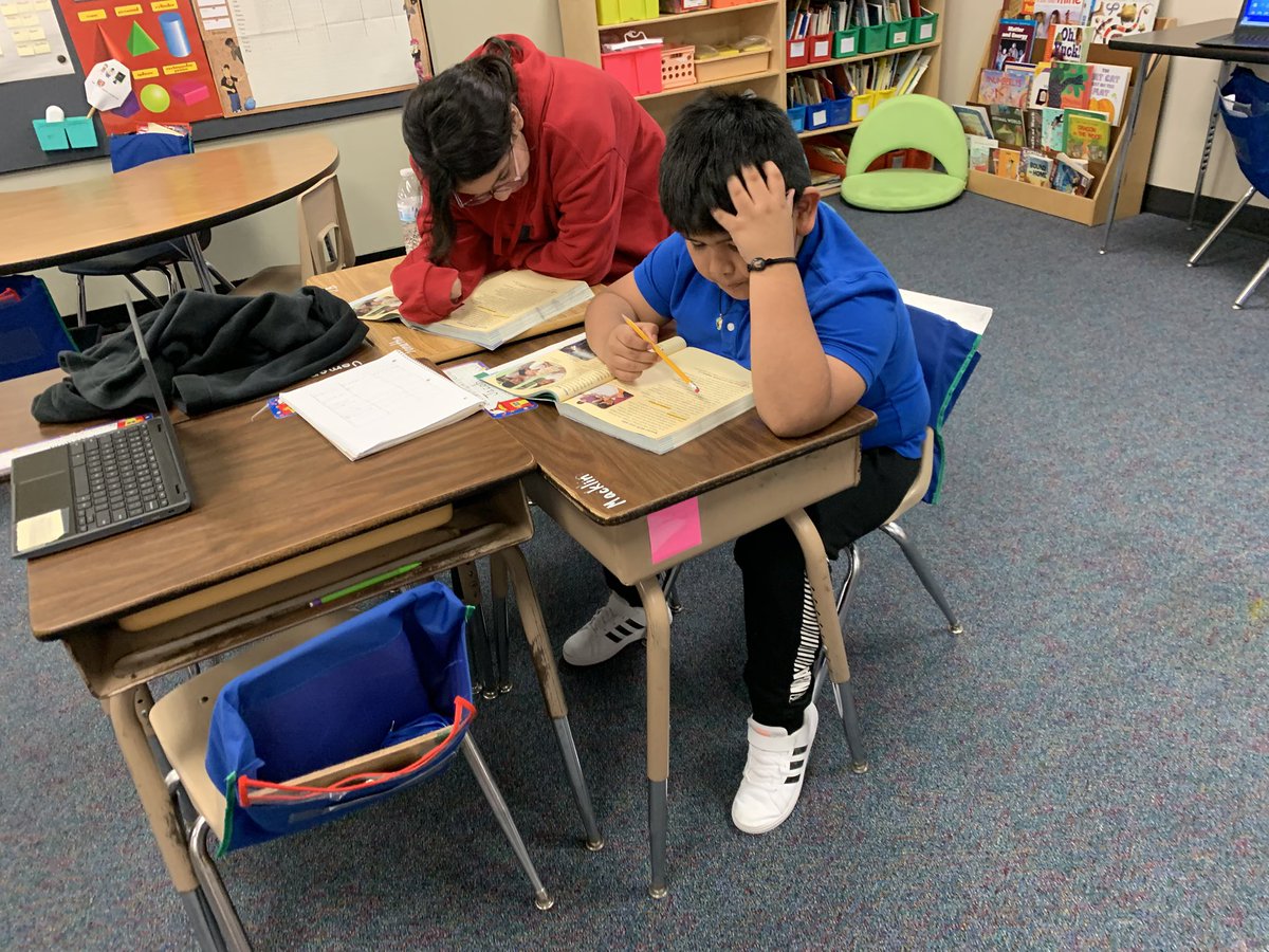 MsWu_'s tweet photo. Ms. Wu’s class reading &amp; highlighting about the importance of job specialization and division of labor ##AiefProud#PirateProud#SetSail @PetroskyPirates https://t.co/k3hTkmdML5