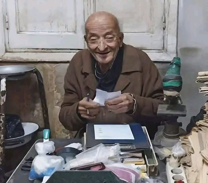 wwwahmedhassan4's tweet image. طبيب الغلابة  د. محمد مشالي

عاهدت الله ألا آخذ قرشا واحدًا من فقير وسابقى في عيادتي اساعد الفقراء . 💔