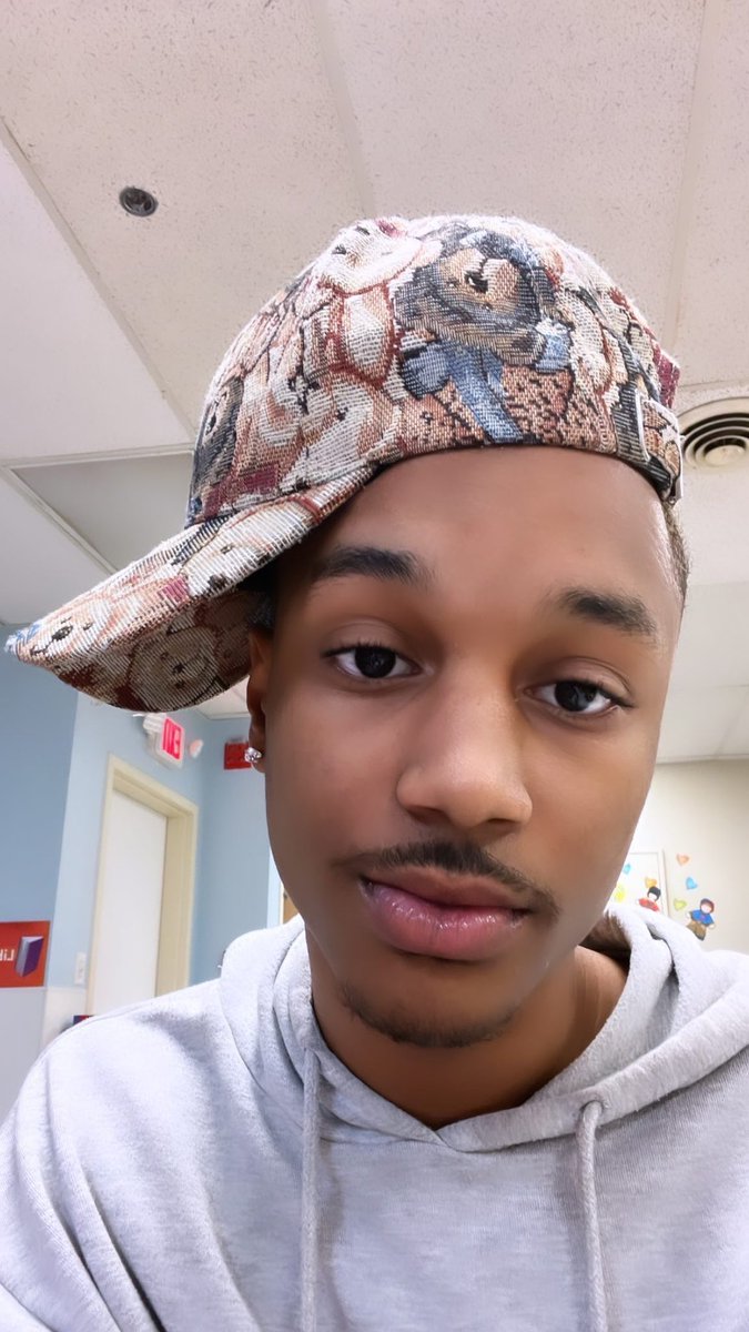 marioprctr's tweet image. i lost my hat :(