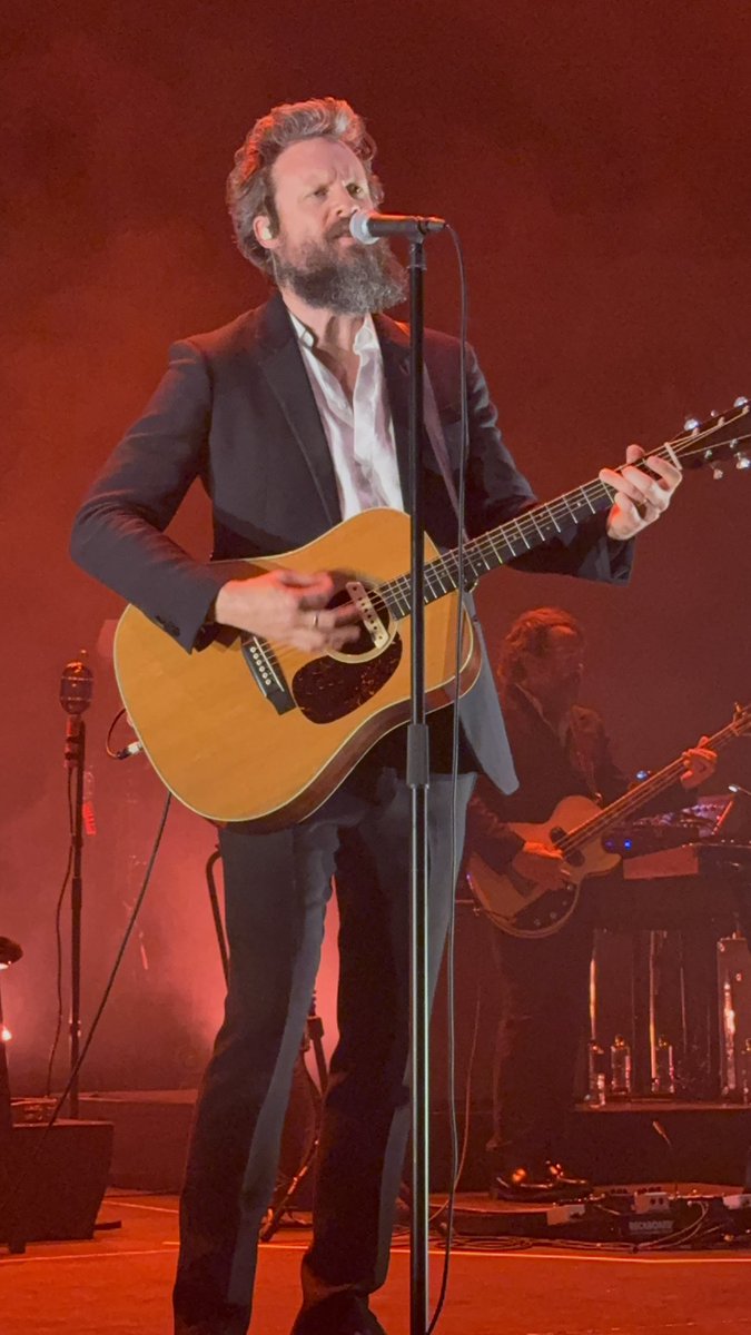 CanFlub's tweet image. One more for the books. Tonight was very impressive - probably one of the best shows @fatherjohnmisty and his band have done. This also wraps up the EU/UK tour. FJM will be back in the UK this summer, and back in Europe next year (we heard).