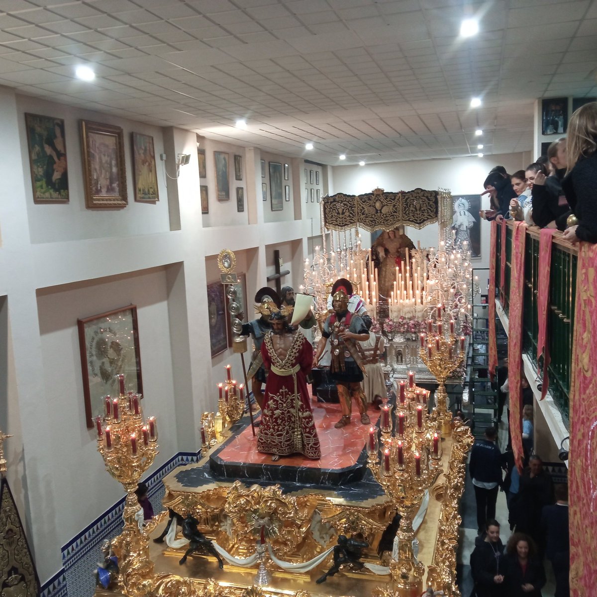 Gracias a todos los que nos habéis acompañado en este día tan complicado.
Cerramos las puertas de la casa hermandad para preparar el traslado de nuestros Sagrados Titulares a la Iglesia de Santiago.

#CofradíasMLG