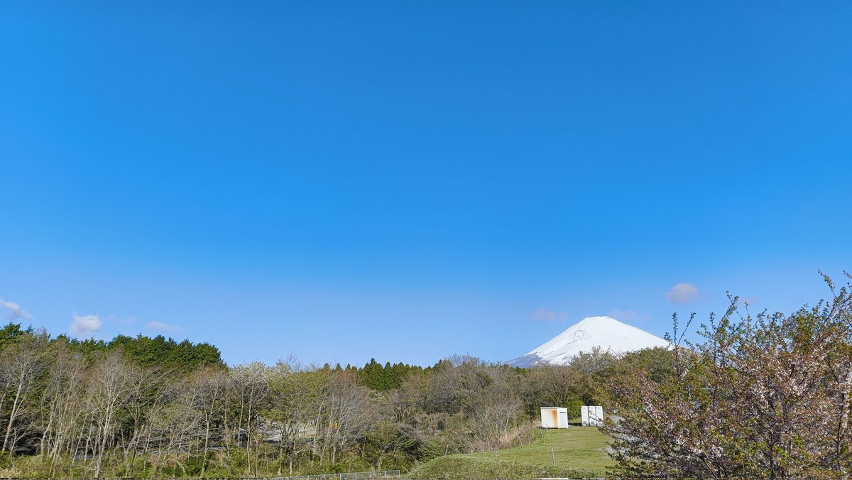 おはようございます☀️
まだまだ雪がいっぱい積もってます🗻
今日もよろしくお願いします‼️
#企業公式が毎朝地元の天気を言い合う 
#企業公式相互フォロー 
#富士山