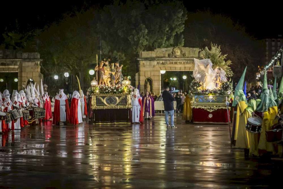 CofradiasSoria's tweet photo. Procesión de las cofradías @HuertoSoria y la @LaFlagelacion con su emotivo saludo en la plaza Mariano Granados, hoy Martes Santo.
📸 Fotos de @Keltiber_arf para @diariodesoria
#juntadecofradiasdesoria #Semanasantasoria #sobria #austera #devocional https://t.co/H173CNGoHz