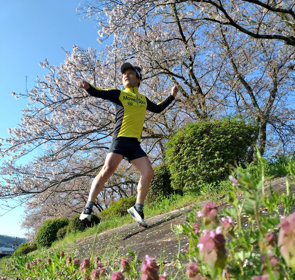 murdar_s's tweet photo. 小浜ハーフマラソンギリギリまで走るのか?と桜がいつまで保つか?の戦い🌸
#CloudBoom
#On
#garmin #beatyesterday https://t.co/S42znTyINJ