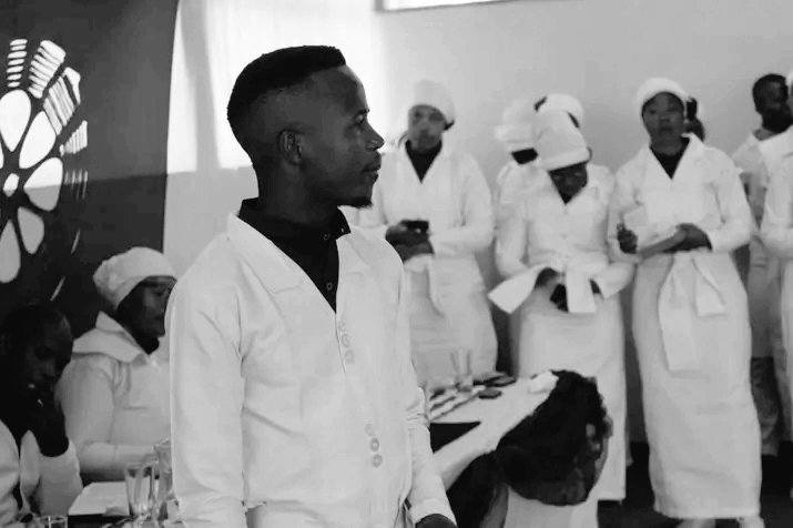 U HAMM waqalekiswa ngokuhlekisa ngobu nqunu buka Yise uNOWA