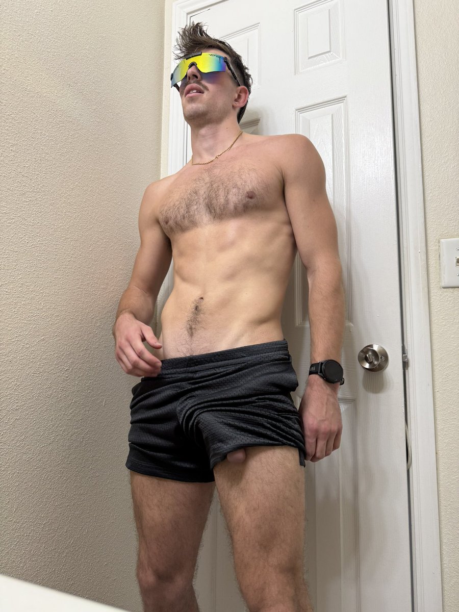 DavidMasonXXX's tweet photo. @Grindr Mustache rides come with a complementary rollercoaster ride😉 https://t.co/fQuND7MVnw