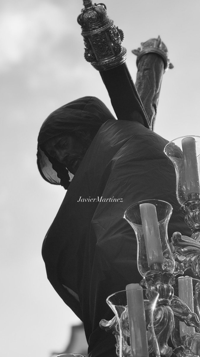 Jaavii_martinez's tweet photo. Martes Santo en Málaga de estampas históricas que quedarán en el recuerdo #CofradiasMLG 

La insólita y portentosa imagen del Nazareno del Perdón con capucha

los nazarenos de la virgen del Rocio en la Casa Hermandad de Estudiantes 

📸JavierMartínez https://t.co/hOQBGWW09l