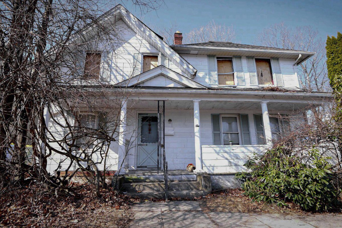 Man who says he was held captive in Connecticut home for 20 years makes his first public comments apnews.com/article/captiv…