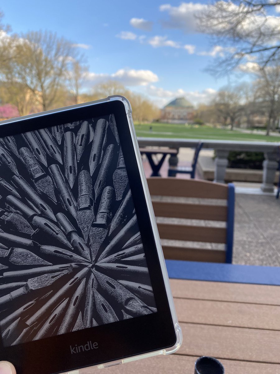 TDTomitee's tweet image. Kindles are a top tier invention and such a vibe, just read the entire Bible from start to finish in just a few hours #grind #vibes #kindle
